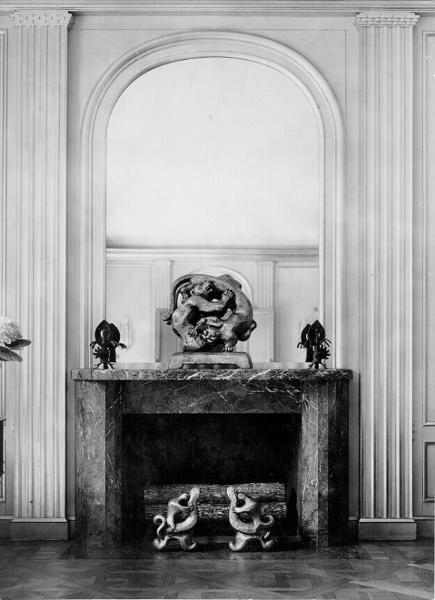 Marc Vaux, La cheminée du salon de l'hôtel de Fels, tirage photographique en noir et blanc, 17 x 23 cm, 1937. Paris, Musée d'art et d'histoire du judaïsme, Inv. PH/Fds Lipchitz PE 20.1. Cliché @ mahj