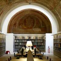 Vue de la salle de lecture sous la voûte de Saint-Savin, 2007. Cliché Vcurtinha, CC BY-SA 3.0.