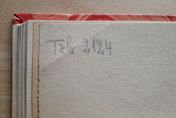 Indication manuscrite sur un ouvrage retrouvé par les Alliés dans le monastère de Tanzenberg, en Carinthie. H. Ramet, Le Château de Montal en Quercy, Toulouse, s. d. Paris, bibliothèque de l’INHA, fonds BCMN, 8 N 0040.