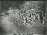 Vue aérienne du Crac par Paul Deschamps. Archive 001,03,01,01.