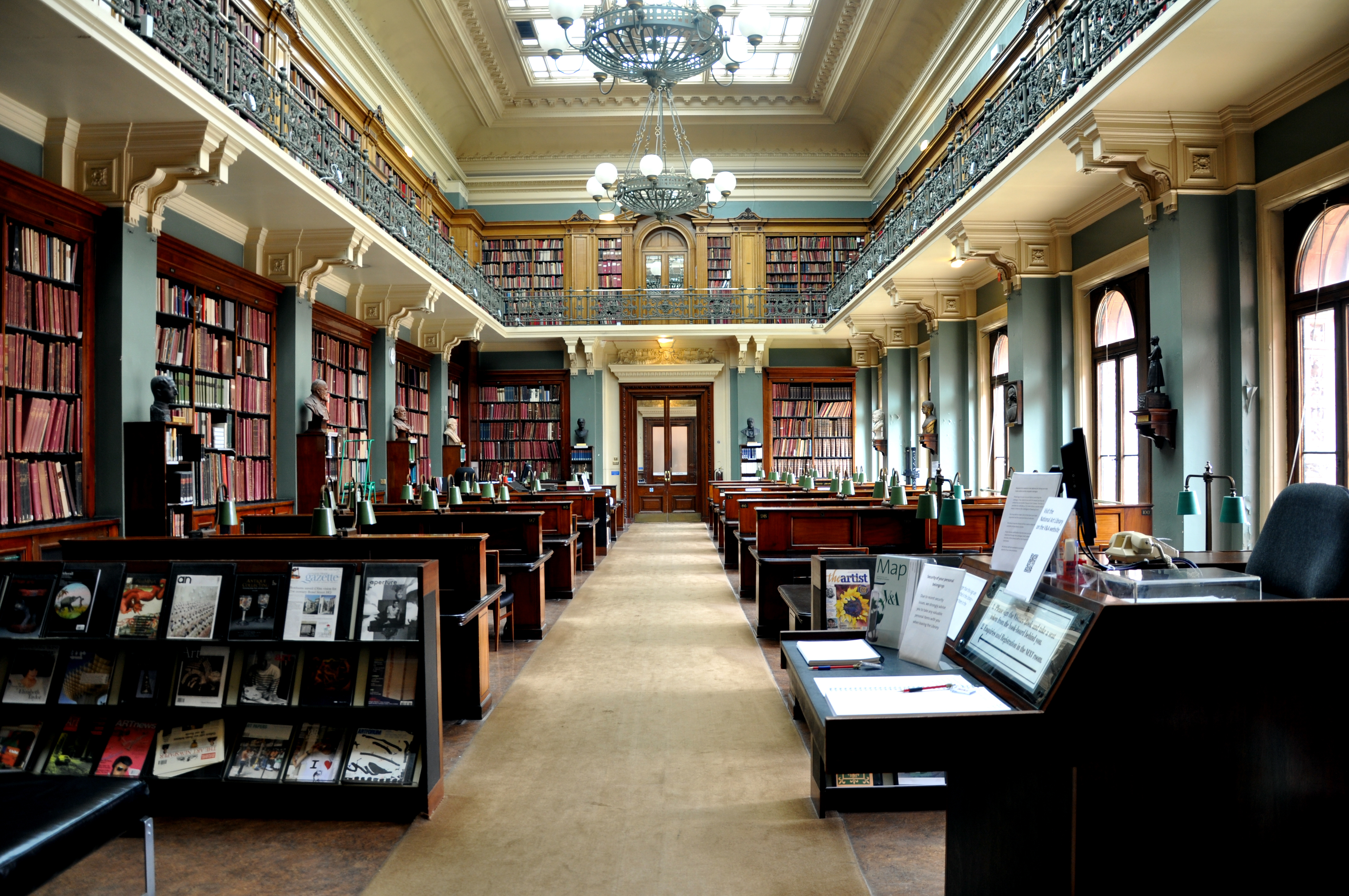 Библиотека. Национальная библиотека Великобритании книгохранилище. Библиотека британского музея в Лондоне. Британская библиотека (British Library). Читальный зал британского музея в Лондоне.