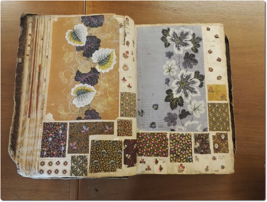 Échantillons textiles du XVIIIe siècle achetés en vente publique. Cliché Ludivine Schott