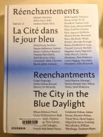 Couverture du catalogue consacré à la 12e biennale de Dakar en 2016 : Simon Njami (éd.), La Cité dans le jour bleu : réenchantements, Bielefeld, Kerber Verlag, 2016 (vol. 1)