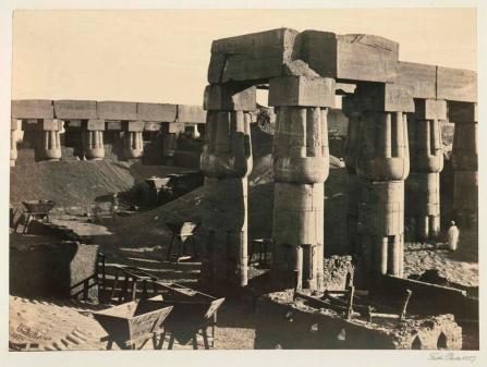 Francis Frith, Portion of the great temple (the government corn stores), Luxor, 1857, photographie, bibliothèque de l'INHA, Fol Est 787 (1), f. 45. Cliché INHA