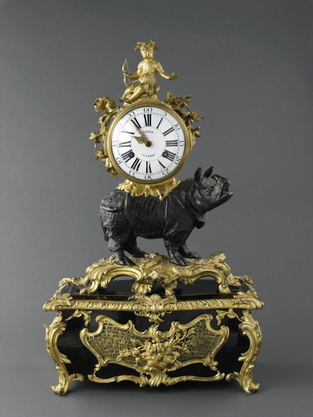 François Viger (horloger), Jean-Joseph de Saint-Germain (fondeur), Pendule au rhinocéros, bronze et écaille, vers 1750, Musée du Louvre. Cliché : 2005 RMN-Grand Palais (musée du Louvre) / Jean-Gilles Berizzi.